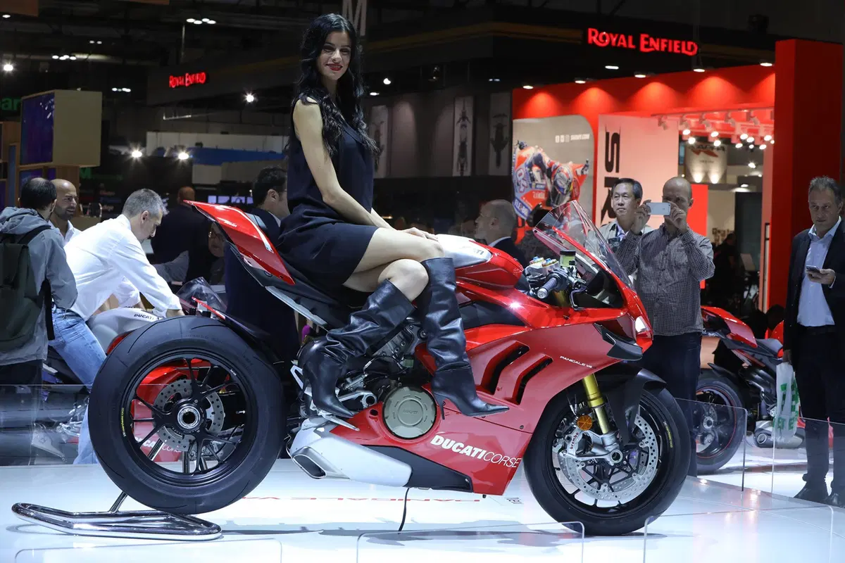 EICMA 2018: Ducati Panigale V4R, foto, video e dati