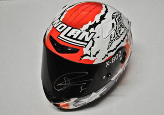 All'asta il casco autografato da Stoner