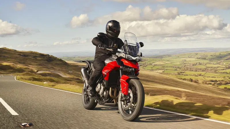 Nuova Triumph Tiger 850 Sport: Crossover a vocazione stradale