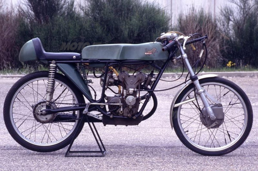 La testa e il cilindro della Benelli 50 da Gran Premio in pratica in pratica potevano essere considerati una "fetta" del gruppo termico della 250 a quattro cilindri
