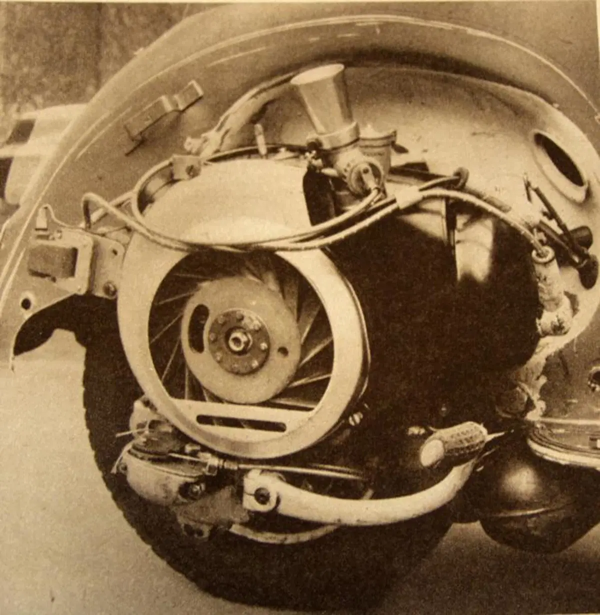 "Quelli delle Vespa truccate" di Andrea Pinasco (3)