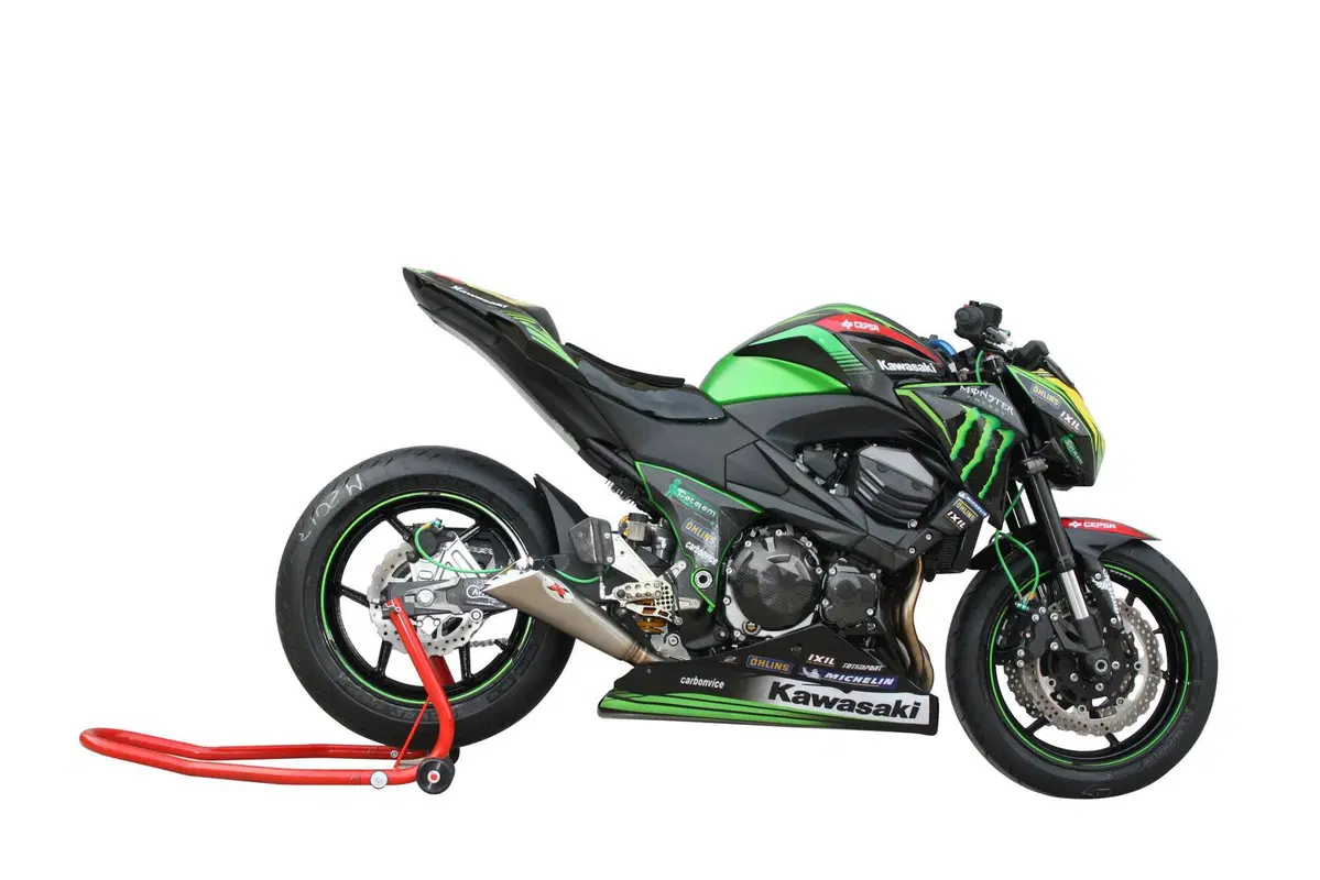 Styl presenta i silenziatori Ixil per Kawasaki Z 800