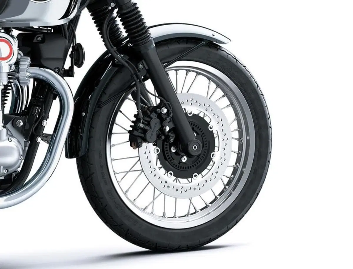 Meguro rinasce con la K3. Una diversa Kawasaki W800 (10)