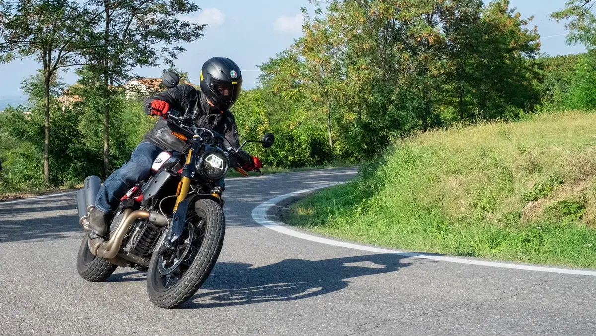 Indian FTR 1200S Race Replica TEST: che toro! (2)