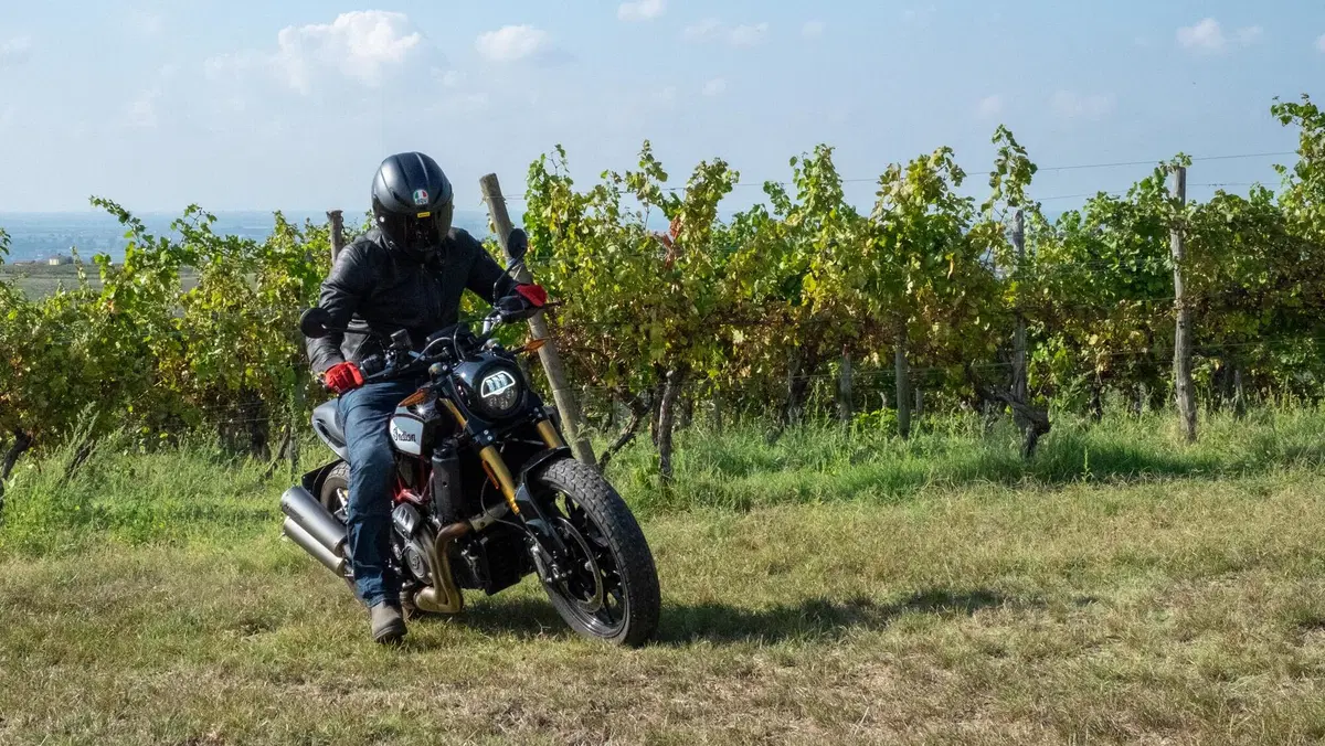 Indian FTR 1200S Race Replica TEST: che toro! (3)