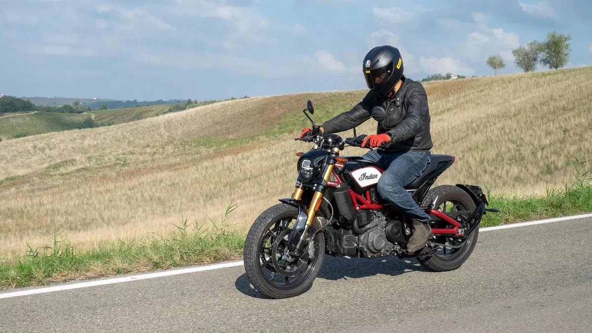 Indian FTR 1200S Race Replica TEST: che toro! (8)
