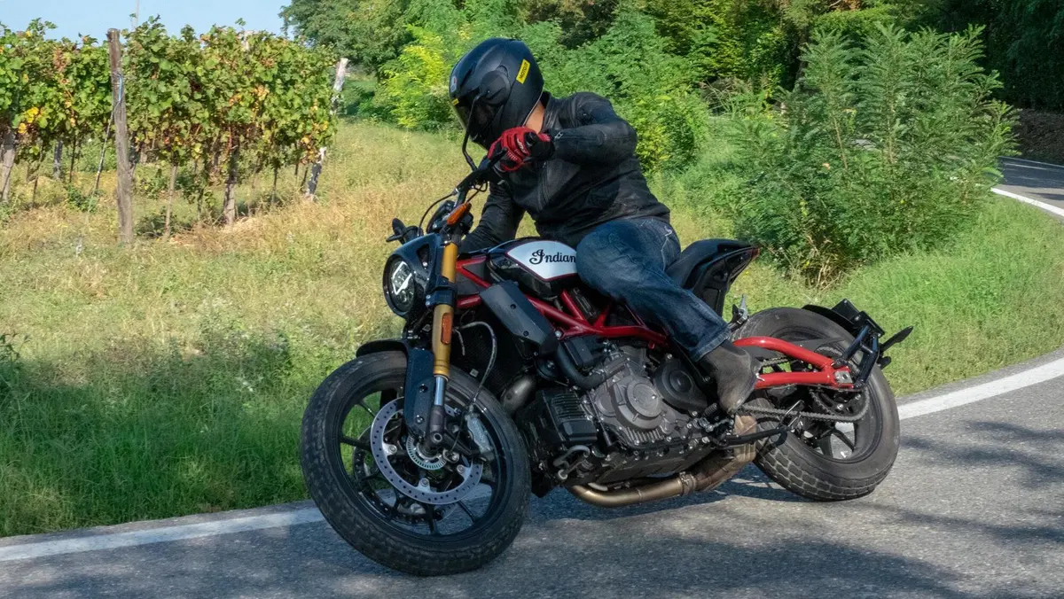 Indian FTR 1200S Race Replica TEST: che toro! (7)