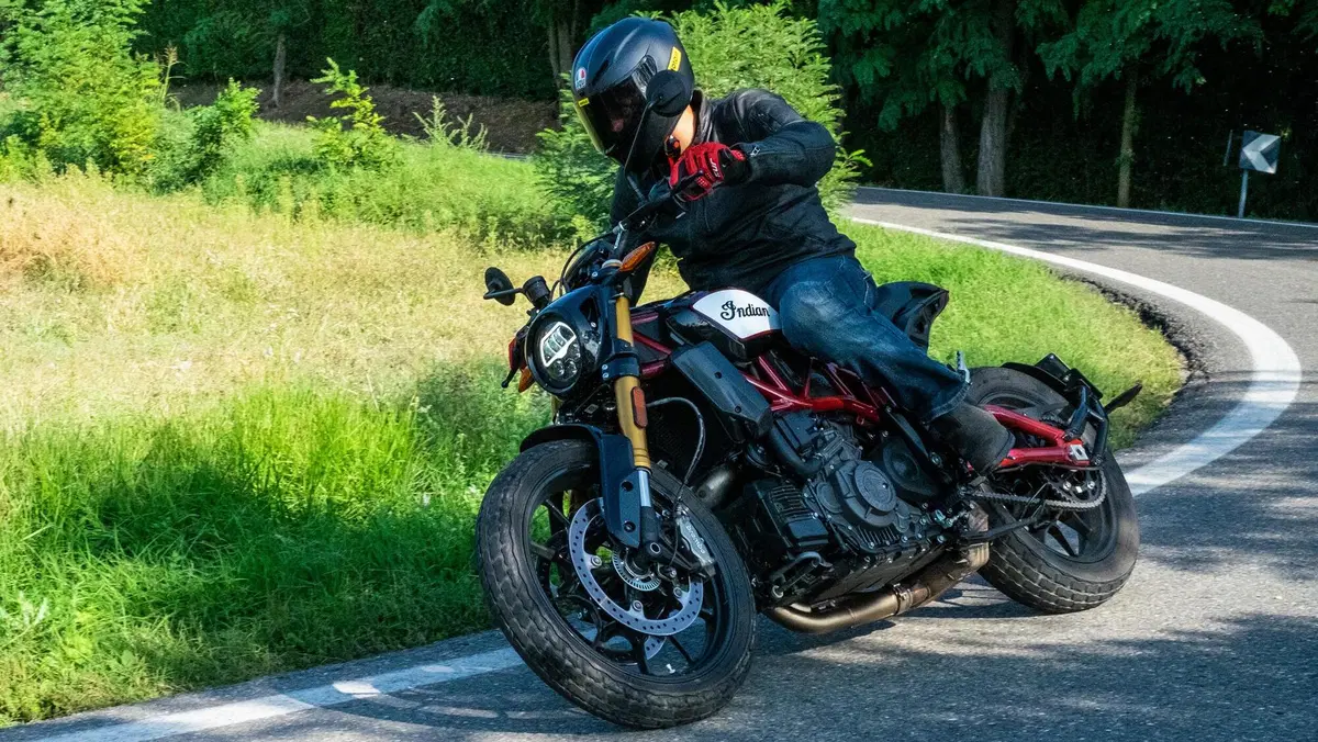 Indian FTR 1200S Race Replica TEST: che toro! (6)