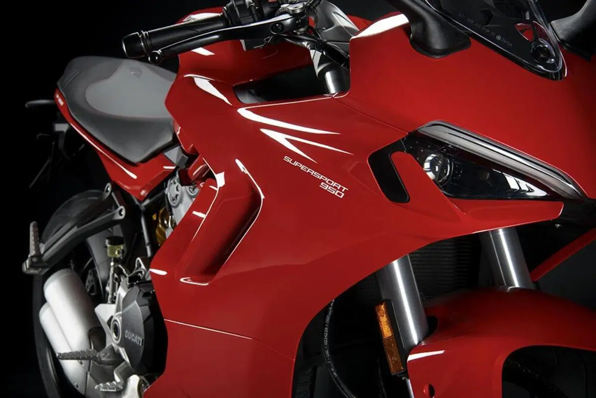 Ducati SuperSport 950 e 950 S 2021: dati e foto