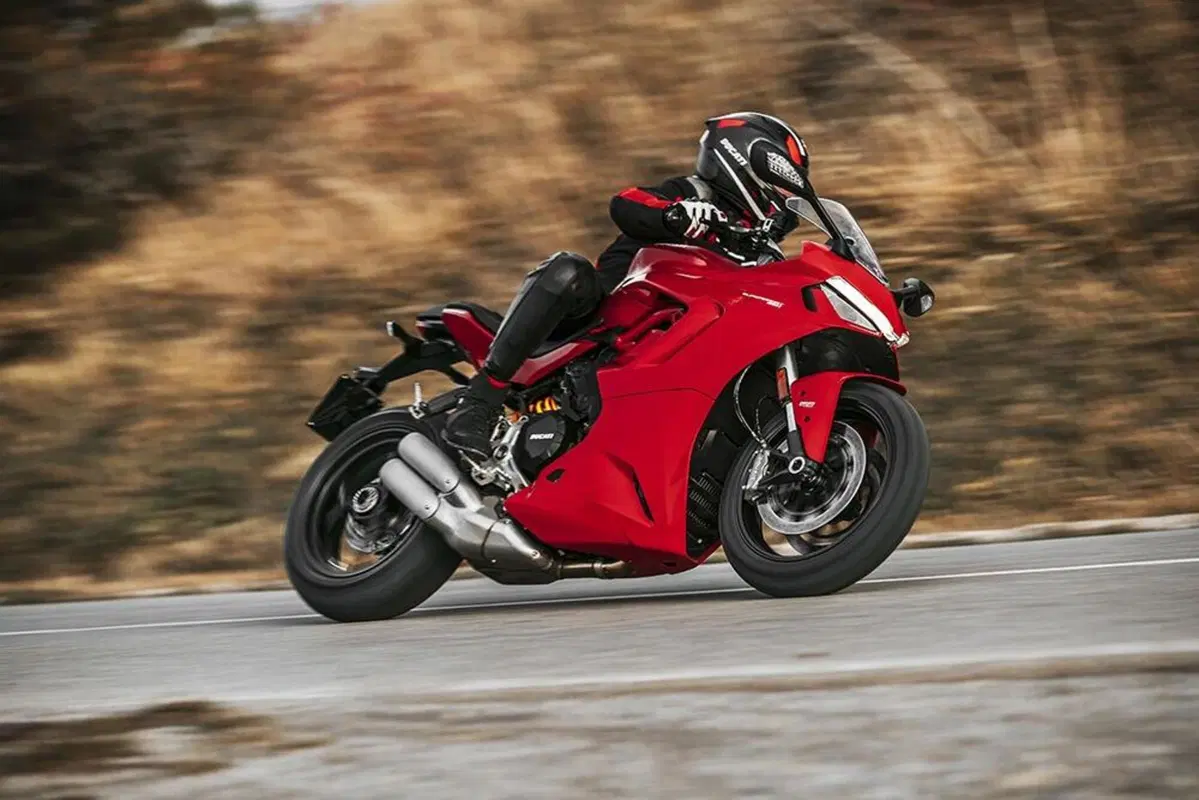Ducati SuperSport 950 e 950 S 2021: dati e foto (2)