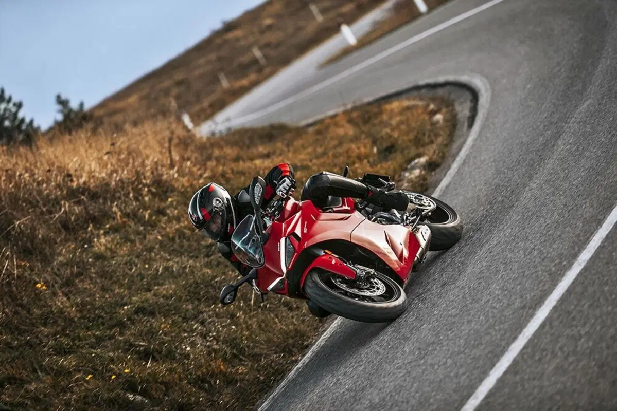 Ducati SuperSport 950 e 950 S 2021: dati e foto