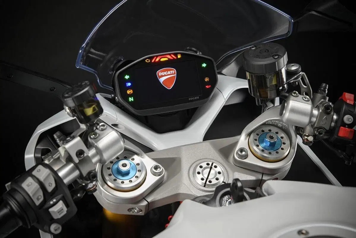 Ducati SuperSport 950 e 950 S 2021: dati e foto