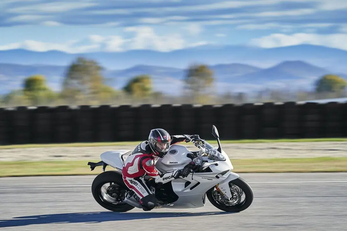 Ducati SuperSport 950 e 950 S 2021: dati e foto (7)