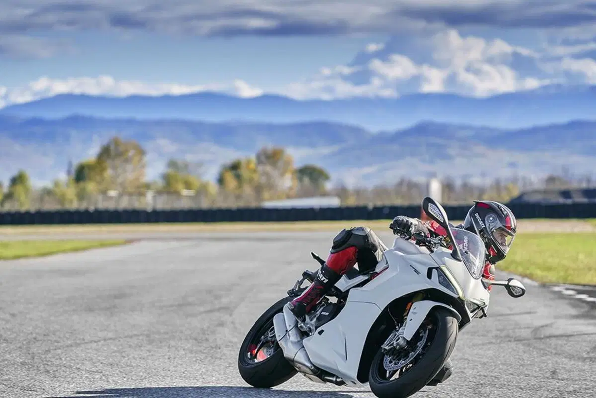 Ducati SuperSport 950 e 950 S 2021: dati e foto (9)