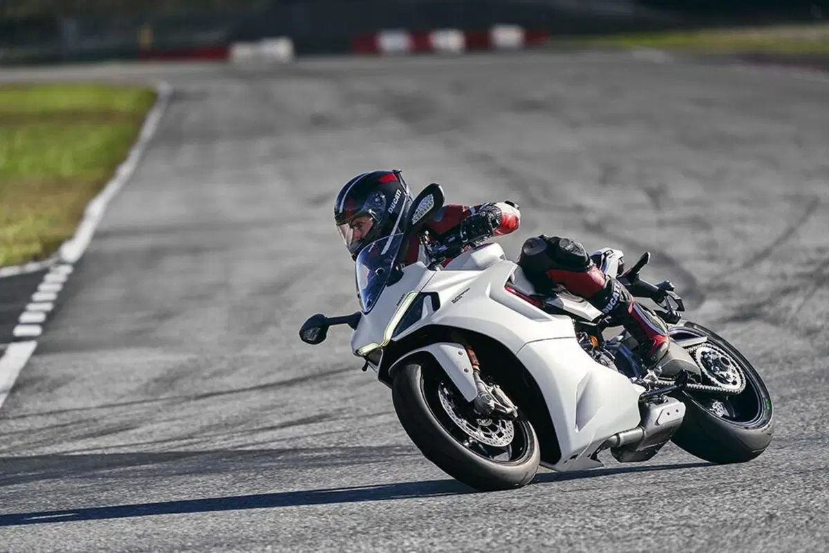 Ducati SuperSport 950 e 950 S 2021: dati e foto (8)