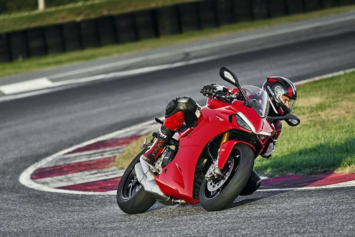 Ducati SuperSport 950 e 950 S 2021: dati e foto (2)