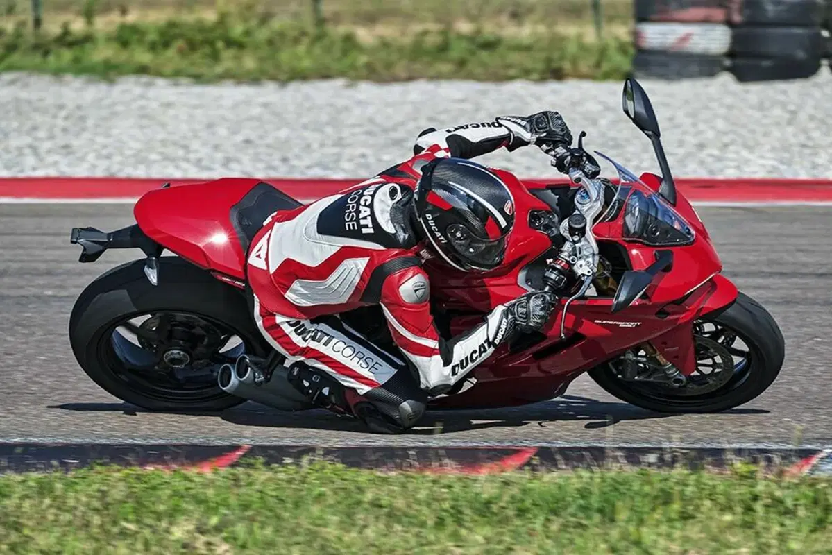 Ducati SuperSport 950 e 950 S 2021: dati e foto (3)