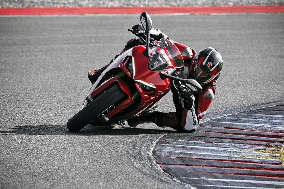 Ducati SuperSport 950 e 950 S 2021: dati e foto (4)