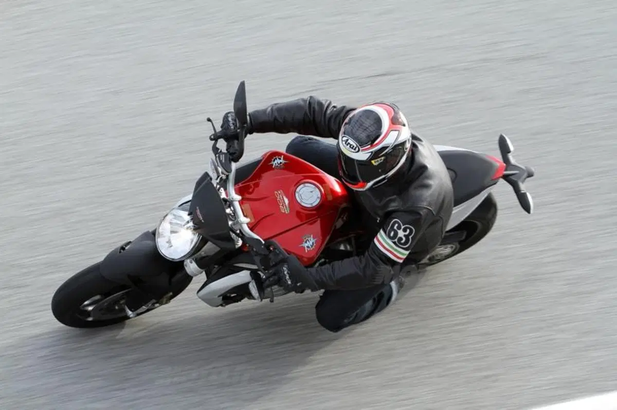 MV Agusta Brutale 800 vs Kawasaki Z800 (3)