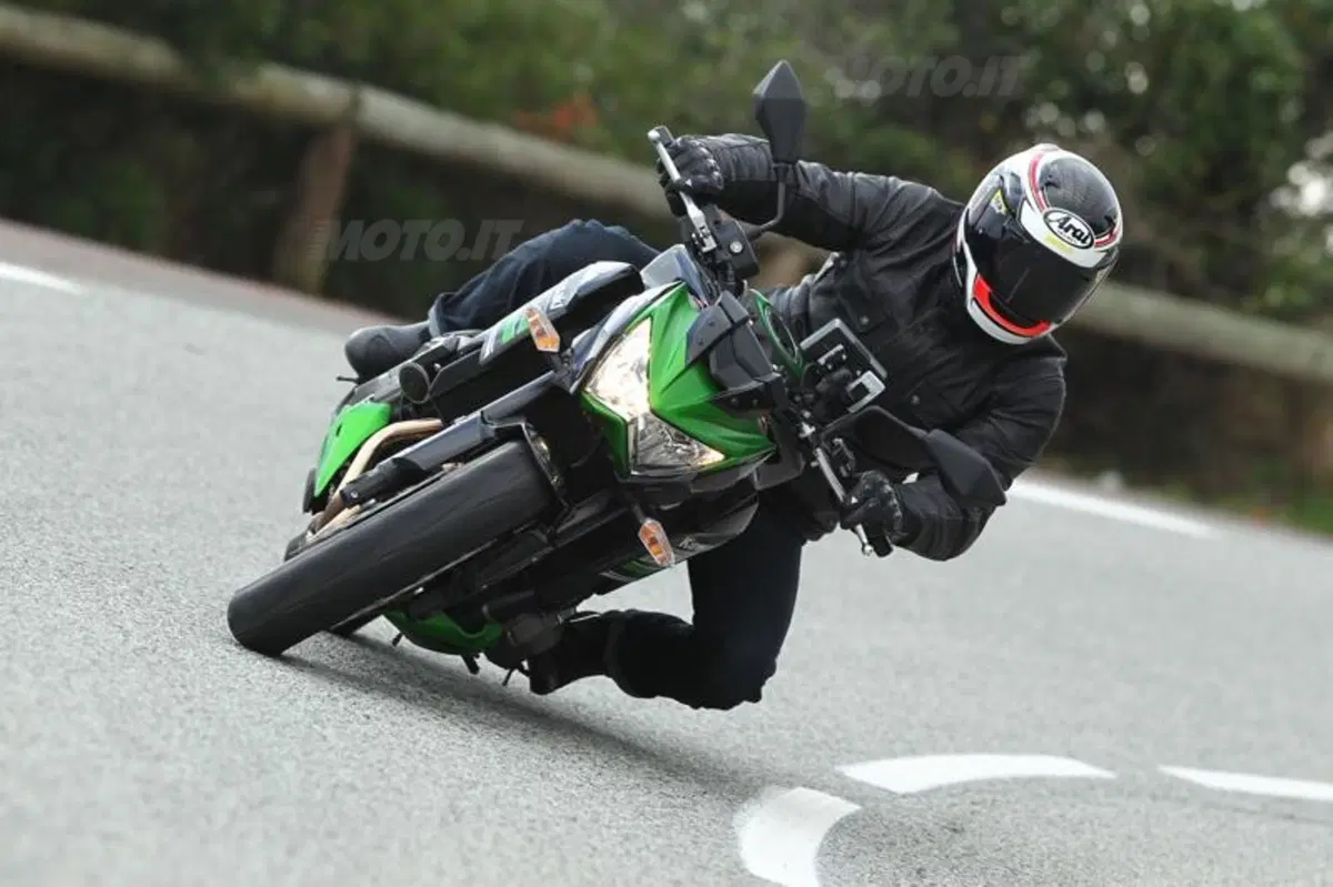 MV Agusta Brutale 800 vs Kawasaki Z800 (7)