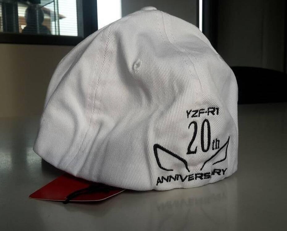 Cappello Yamaha R1 20th Anniversary (2)