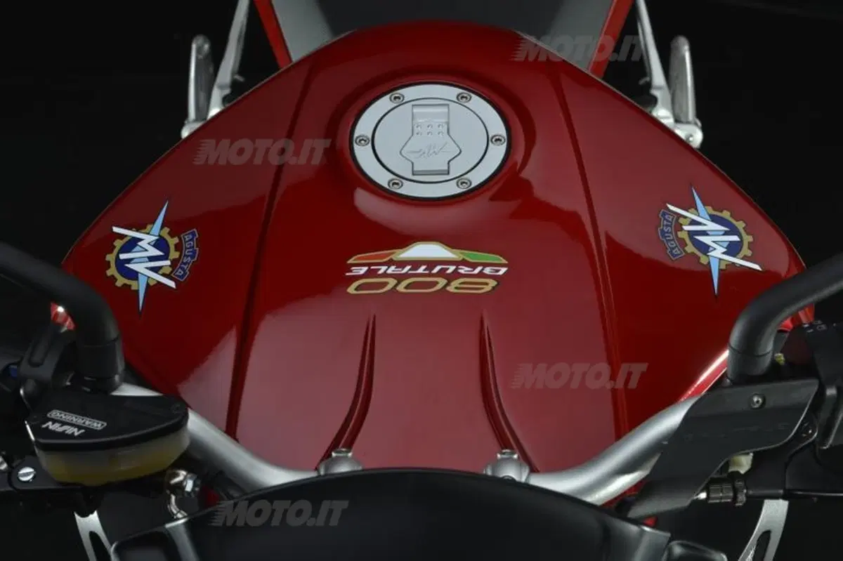 MV Agusta Brutale 800 vs Kawasaki Z800 (15)