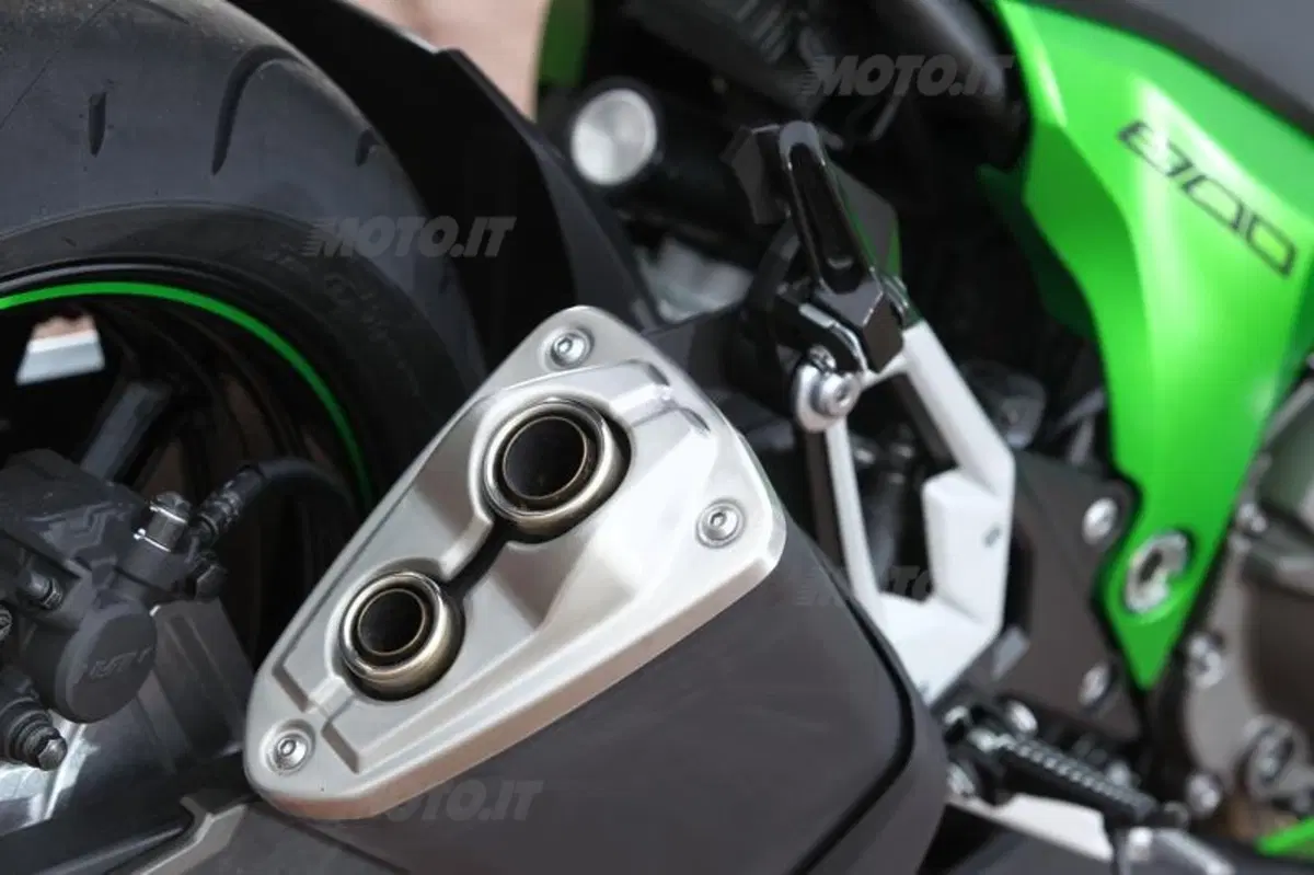MV Agusta Brutale 800 vs Kawasaki Z800 (18)