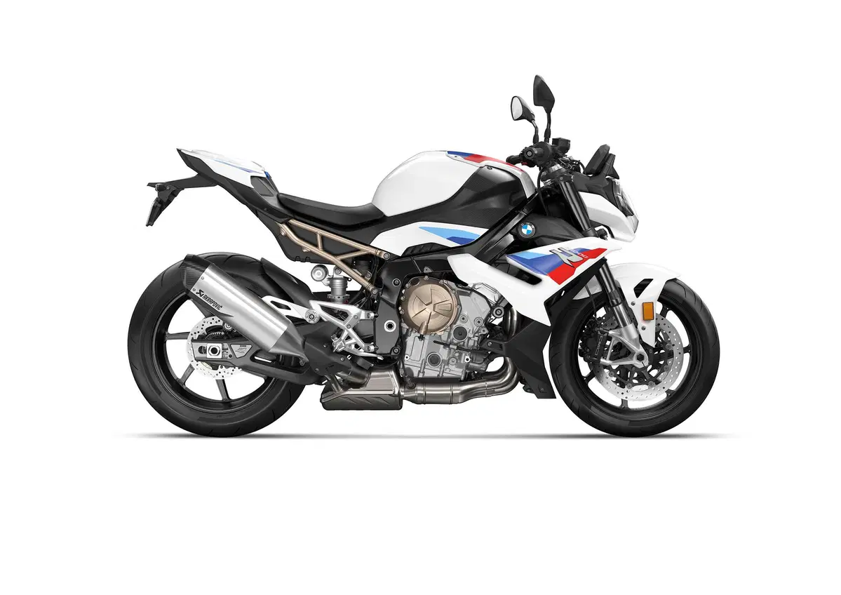 Nuova BMW S1000R 2021. Foto e dati