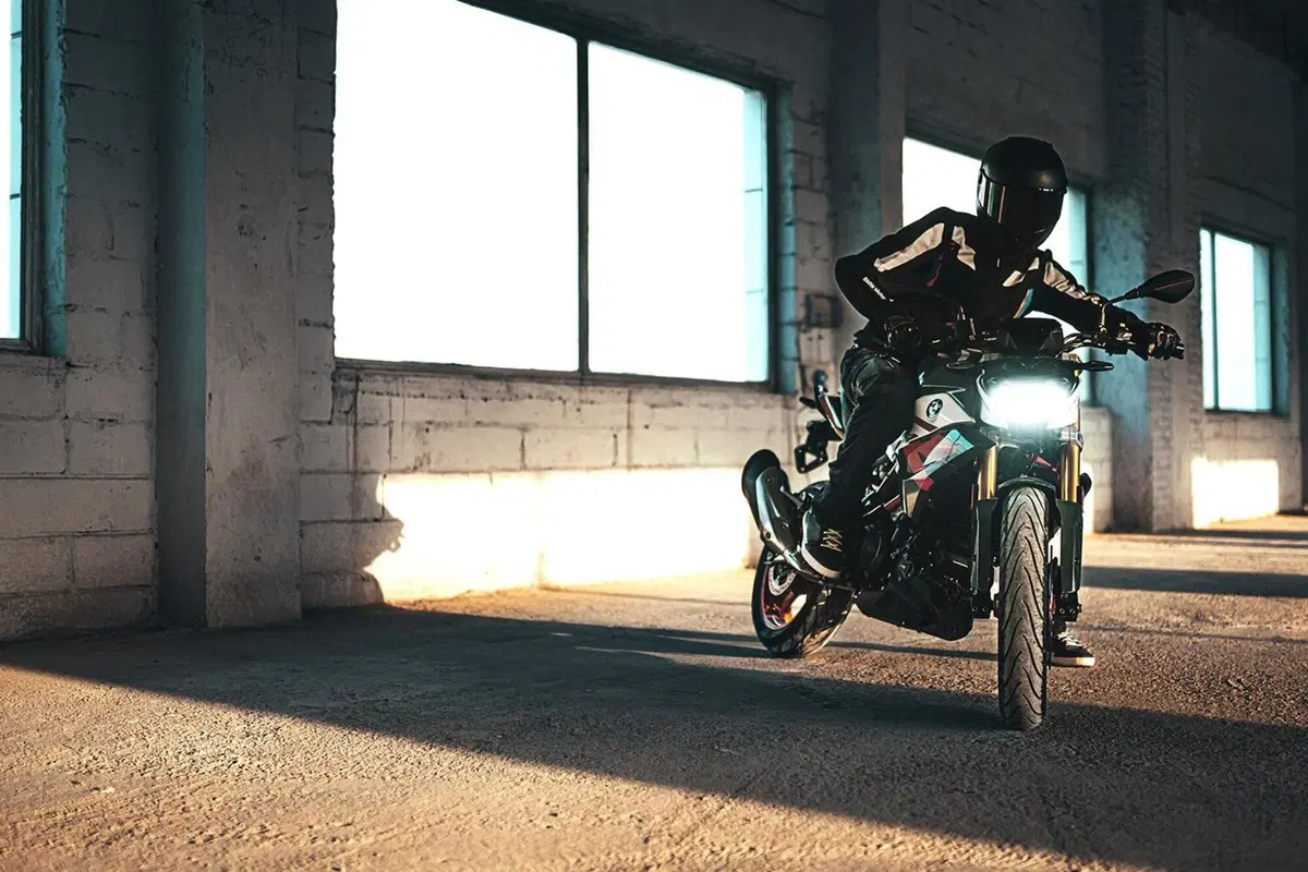 BMW G310R m.y. 2021. Novità per motore ed estetica (11)
