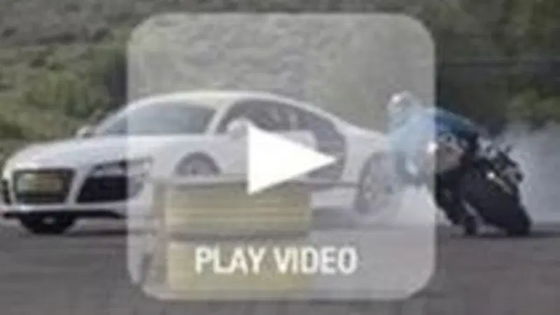 BMW S 1000 RR vs Audi R8: la sfida di drifting  