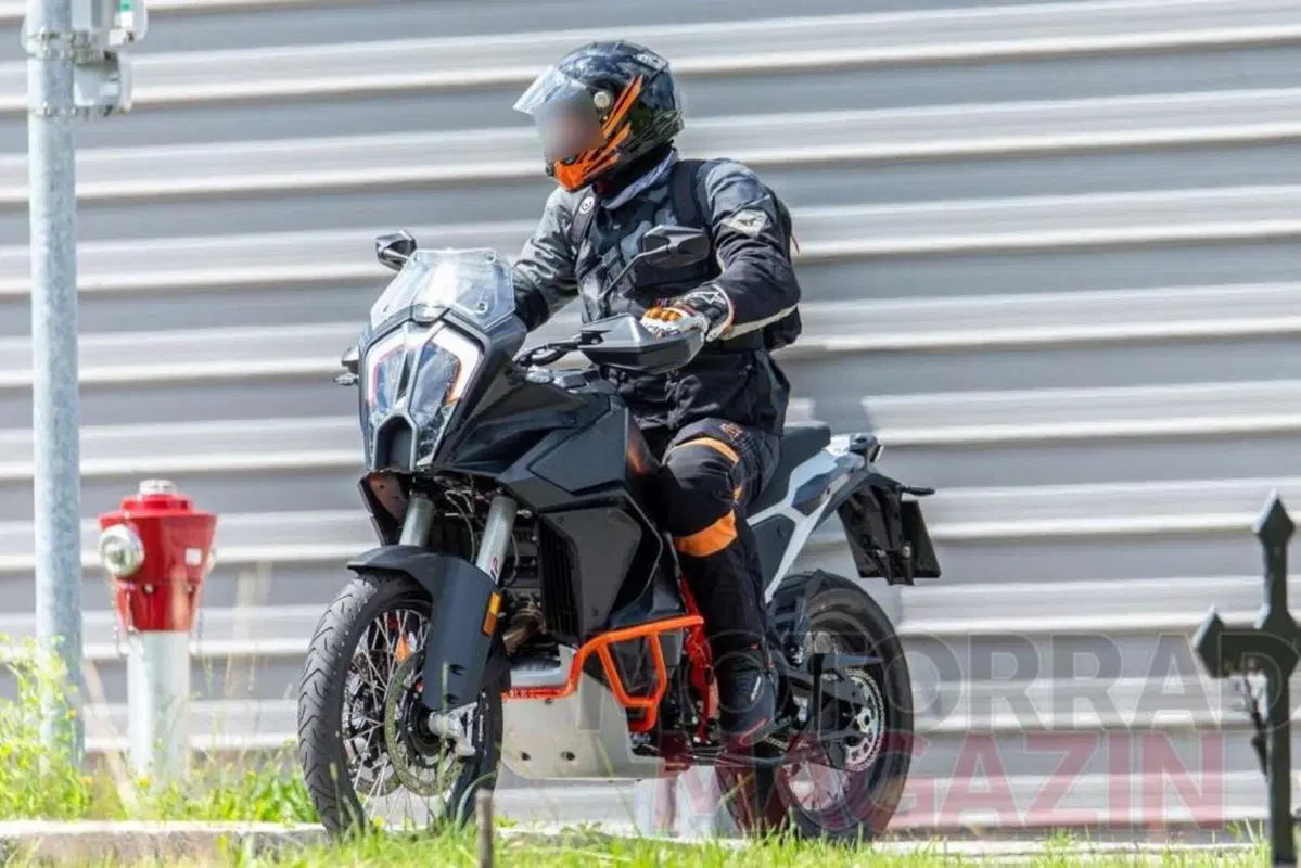 KTM 1290 Super Adventure S e R 2021: serbatoio basso confermato dal brevetto