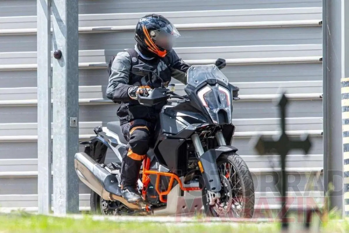 KTM 1290 Super Adventure S e R 2021: serbatoio basso confermato dal brevetto (2)