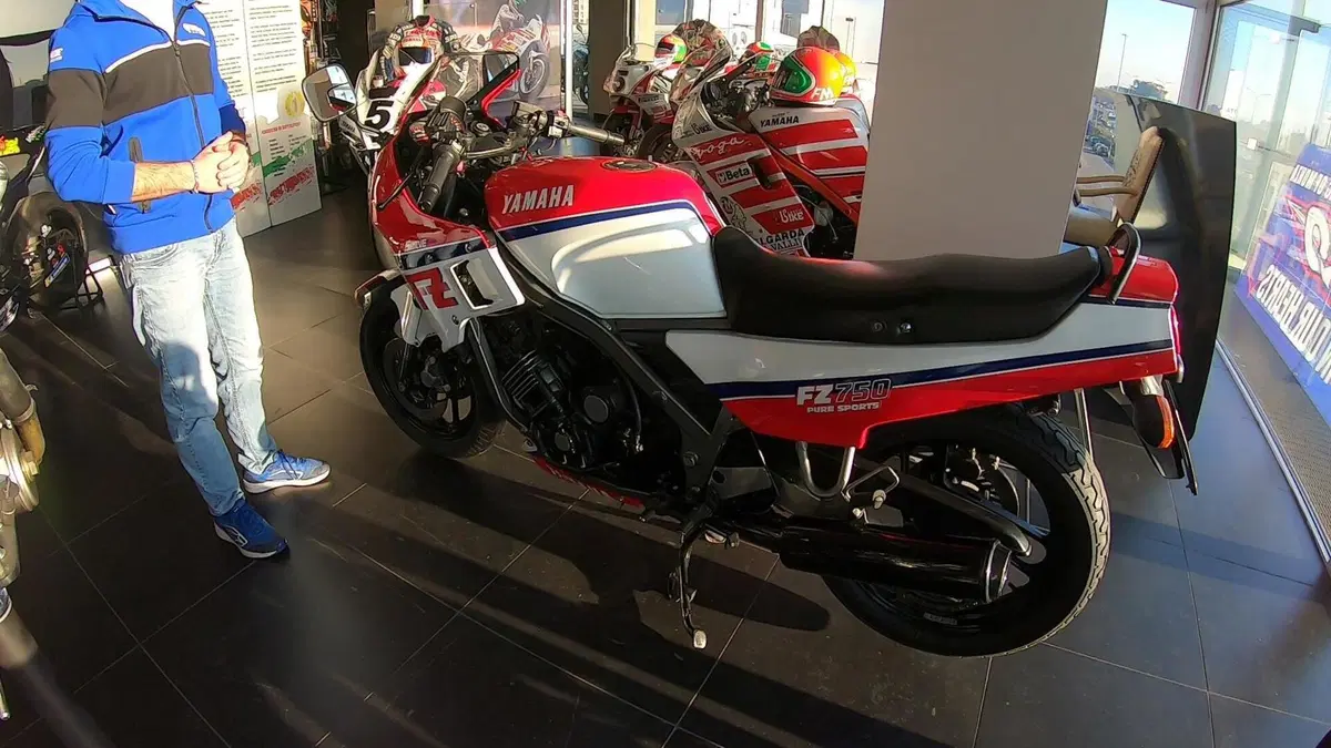 Speciale Yamaha YoungTimer anni 80/90 - Fabrizio Pirovano. FZ750, OW-01, OW-02 R7 da Valli Moto (2)