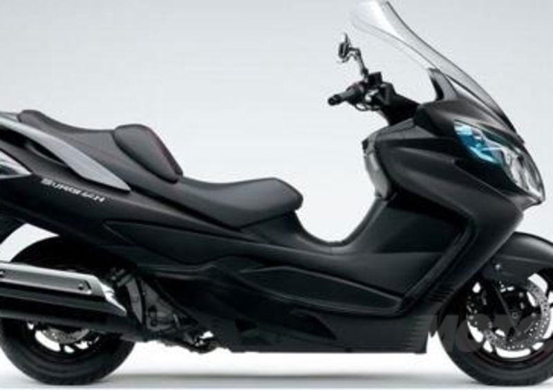 Con Suzuki Burgman 400 da aprile Suzuki Smile&rdquo; incluso nel prezzo