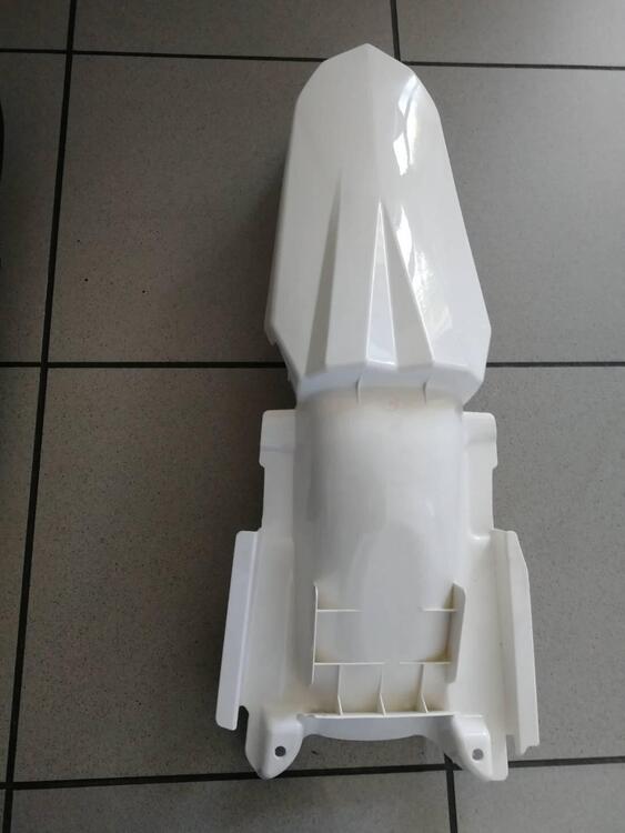 KIT PLASTICHE, PARAFANGO POST E SELLA SWM RS 500 R (2)