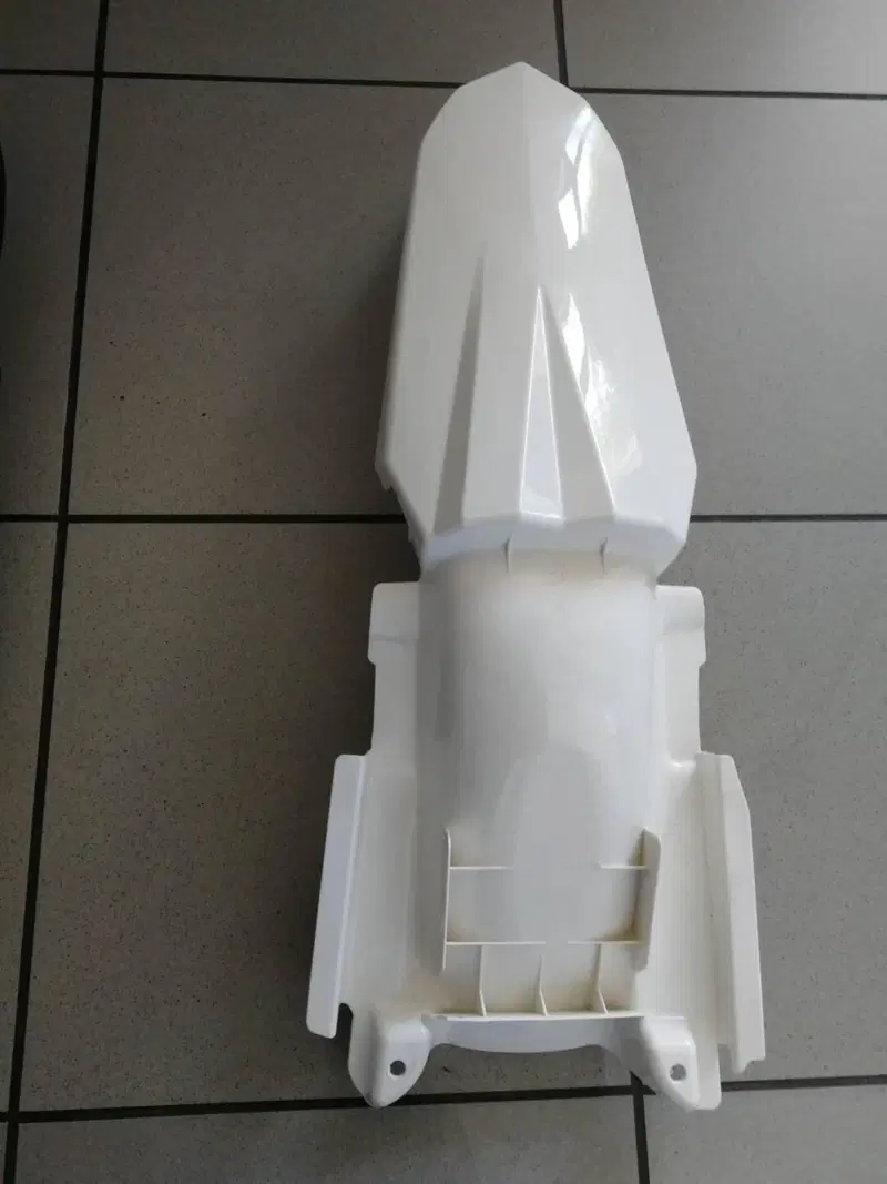 KIT PLASTICHE, PARAFANGO POST E SELLA SWM RS 500 R (2)