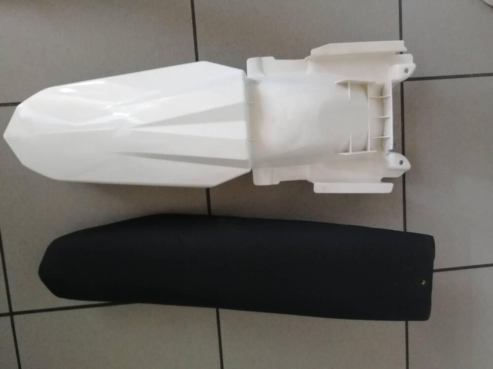 KIT PLASTICHE, PARAFANGO POST E SELLA SWM RS 500 R (3)