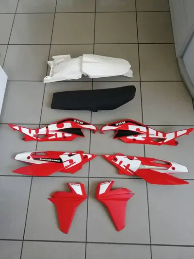 KIT PLASTICHE, PARAFANGO POST E SELLA SWM RS 500 R
