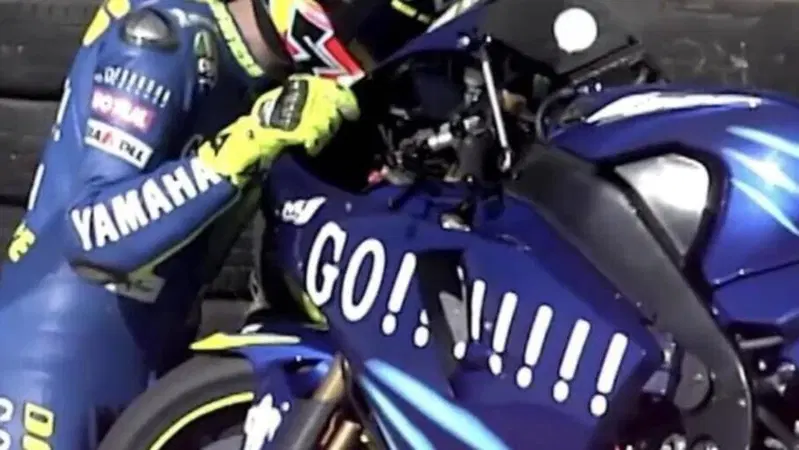 MotoGP. Valentino Rossi e la "sua" Yamaha M1: parole, immagini ed emozioni