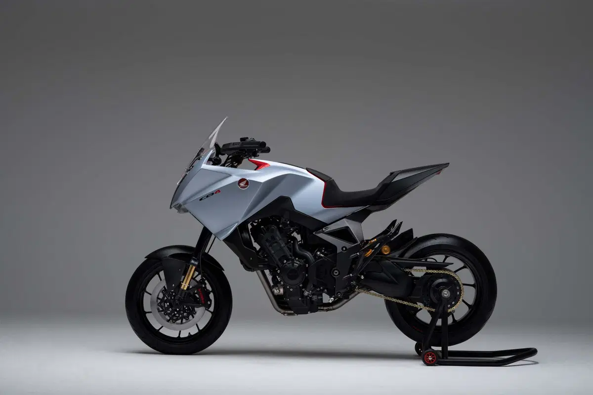 Honda CB4X, la versione di serie si avvicina? Nuove immagini (3)