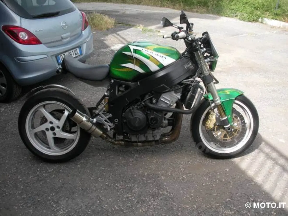 Le Strane di Moto.it: Honda CBR 900 RR (2)