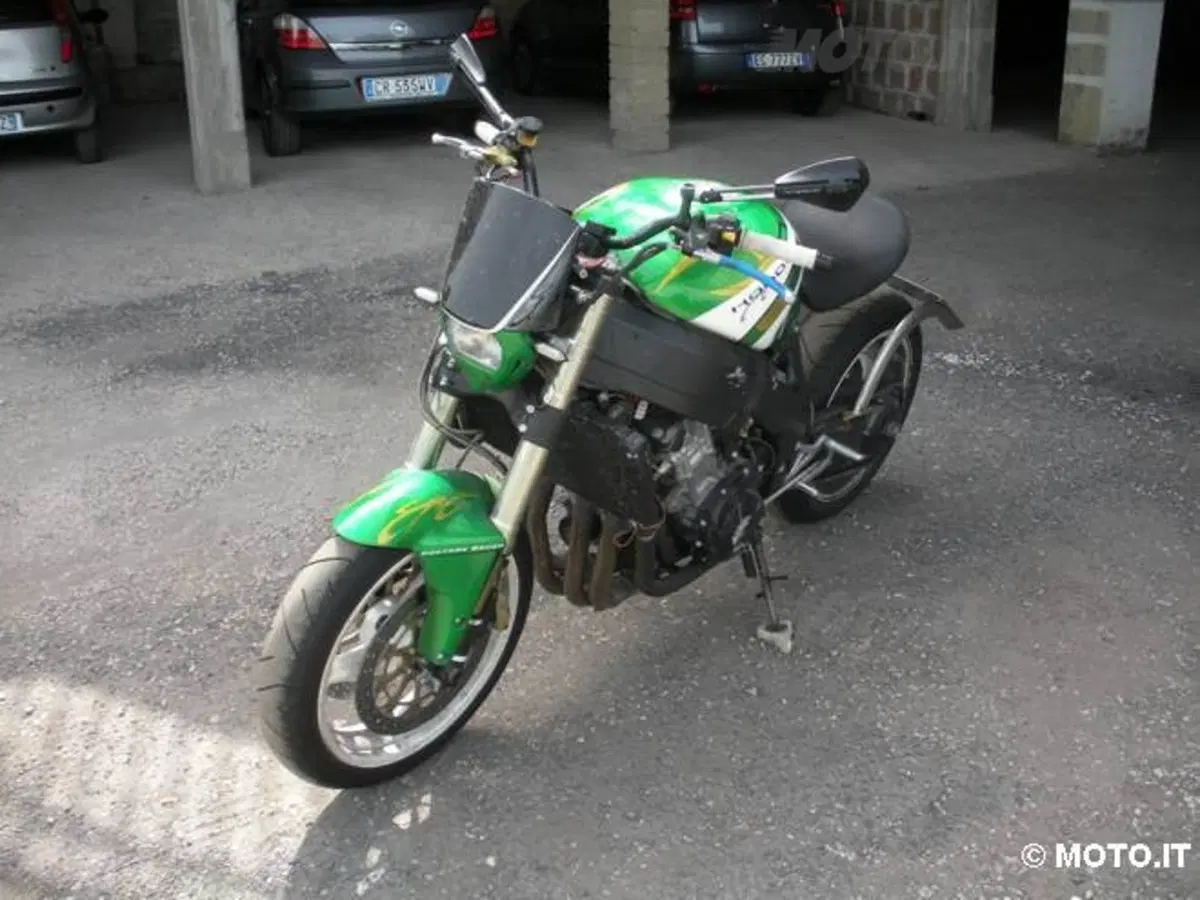 Le Strane di Moto.it: Honda CBR 900 RR (4)