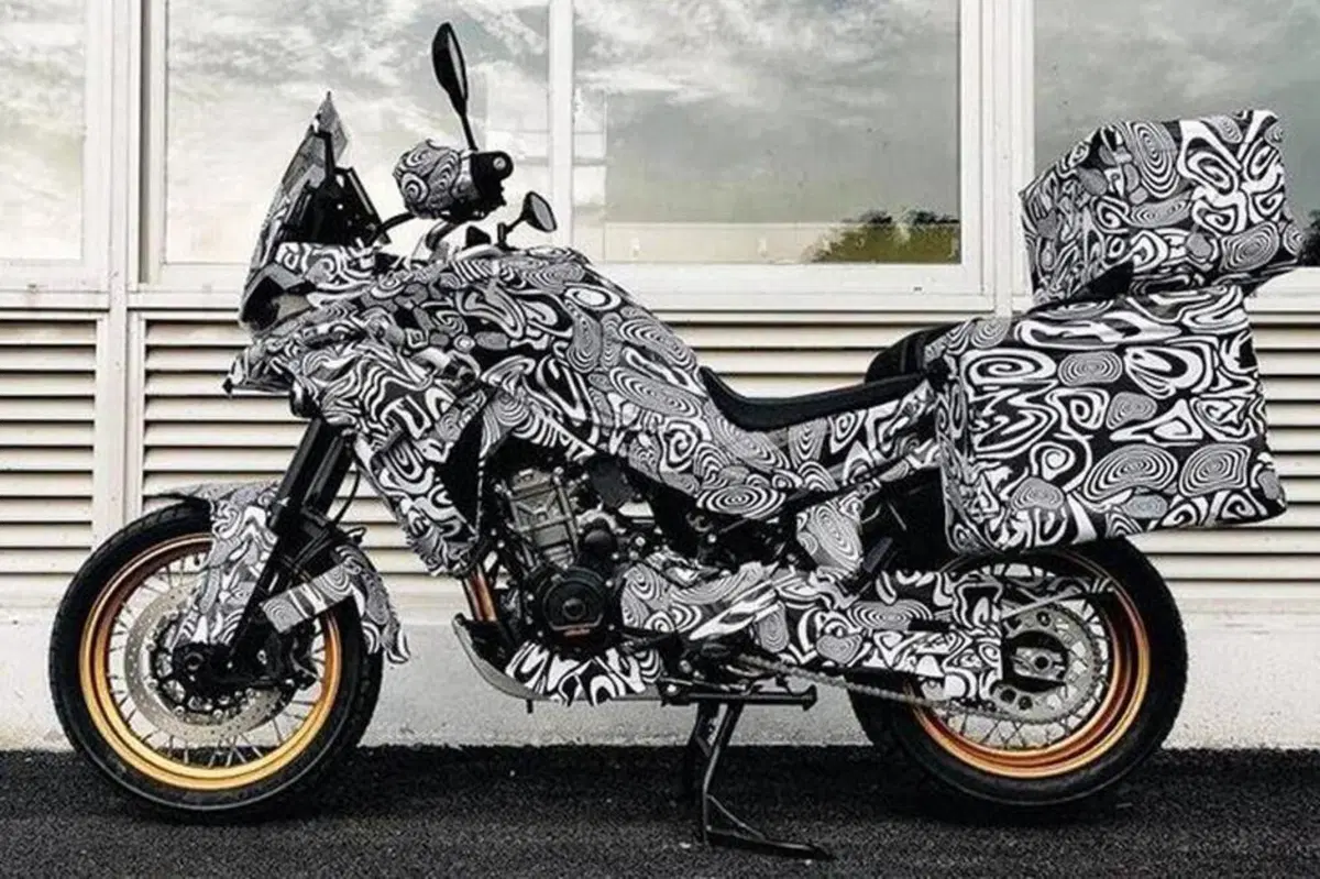 KTM intensifica i rapporti con CFMoto. E spunta il brevetto della MT800 (3)