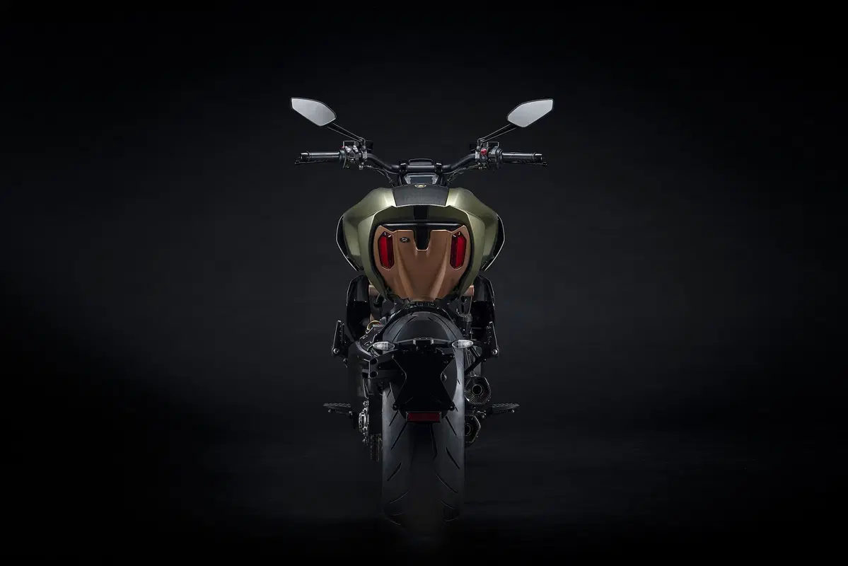 Diavel 1260 Lamborghini: dati e foto (2)