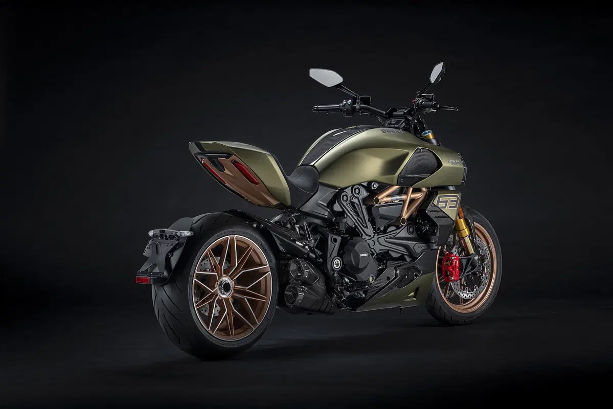 Diavel 1260 Lamborghini: dati e foto (12)