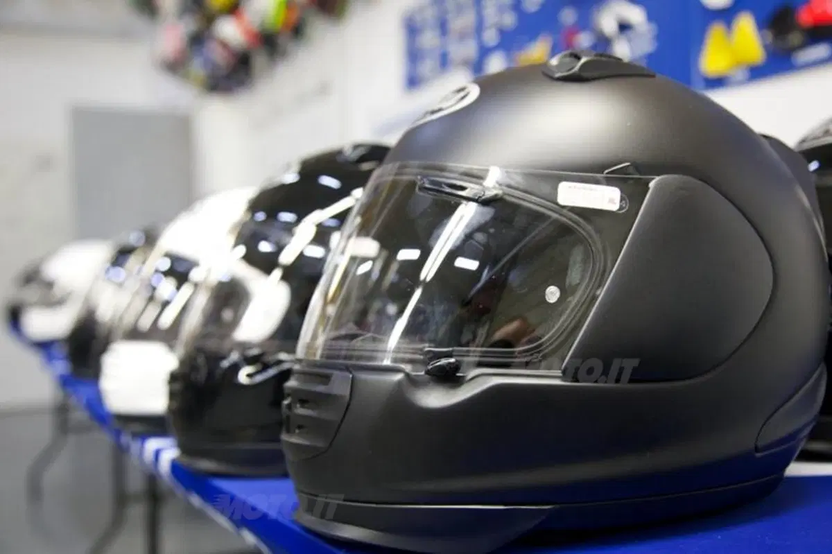 Arai presenta ad Amsterdam le novità 2013 (2)