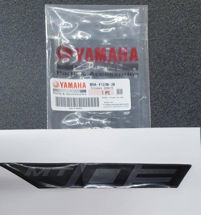 EMBLEMA ADESIVO YAMAHA PER MT-03 B9AF137N2000