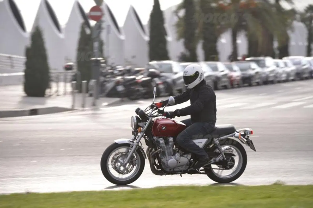 Honda CB1100 (8)