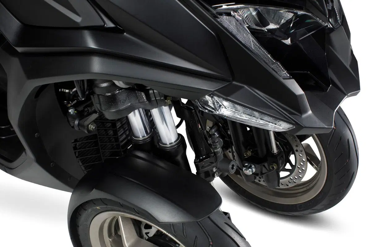 Kymco CV3: il maxi scooter a tre ruote arriverà nel 2021 (7)