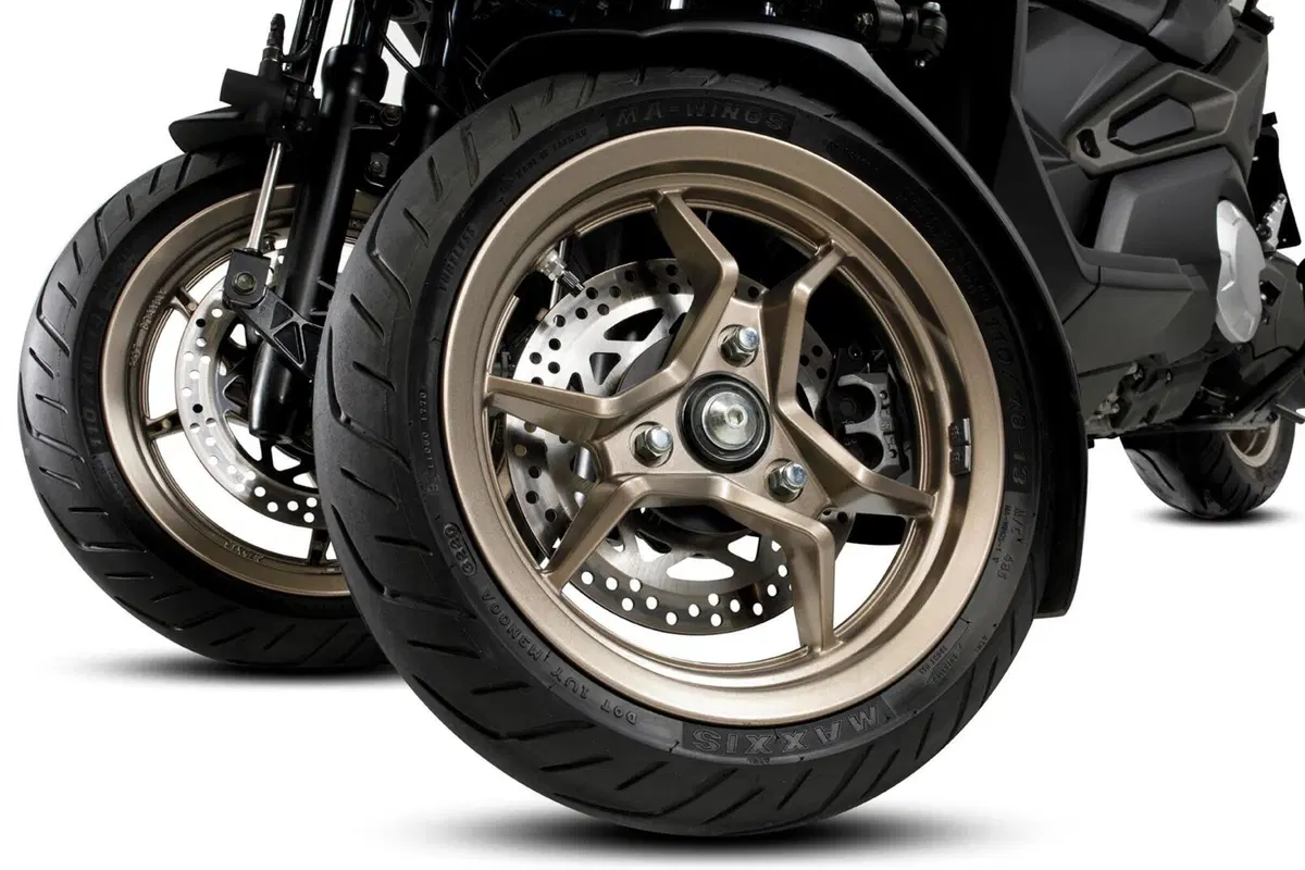 Kymco CV3: il maxi scooter a tre ruote arriverà nel 2021 (8)